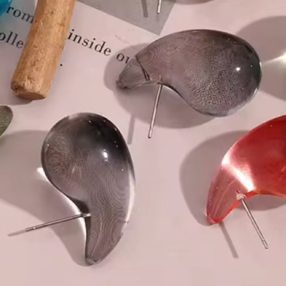 ◾️Transparent Black Resin Waterdrop Earrings - Picture 4 of 15